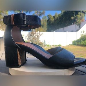 Kenneth Cole Gentle Souls black strappy sandal